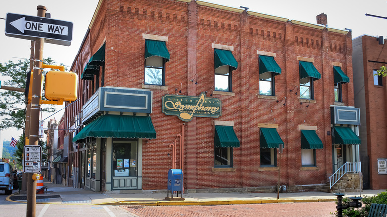 A brick music building on a cobblestone street in Butler, Pennsylvania