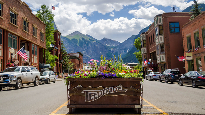 Telluride street with mountains in background