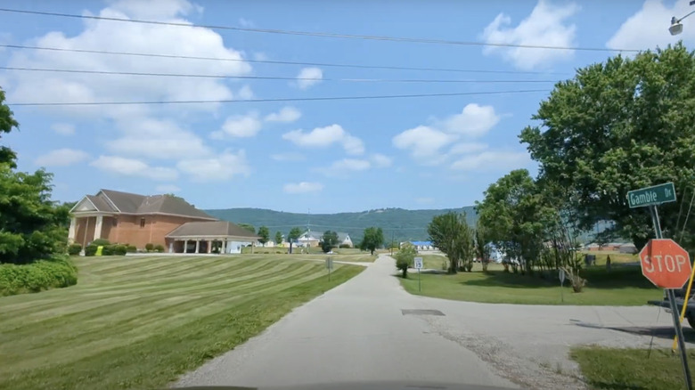 Residential street view of Jacksboro, Tennessee in the summer.