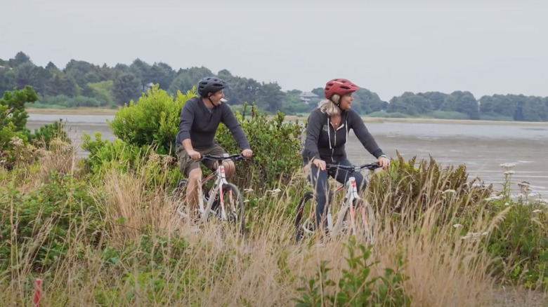 A couple on bikes on a waterside pathway at Salishan Coastal Lodge