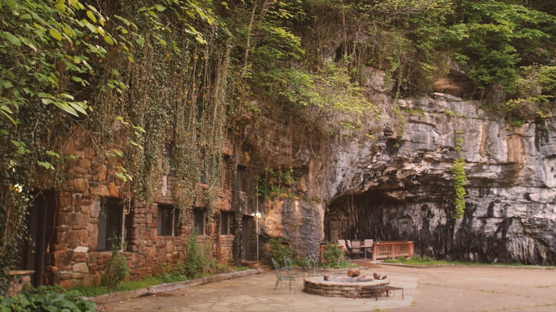A view of the lodge from the outside the entrance is built into the cave and it is surrounded with greenery Beckham Creek Lodge, Arkansas