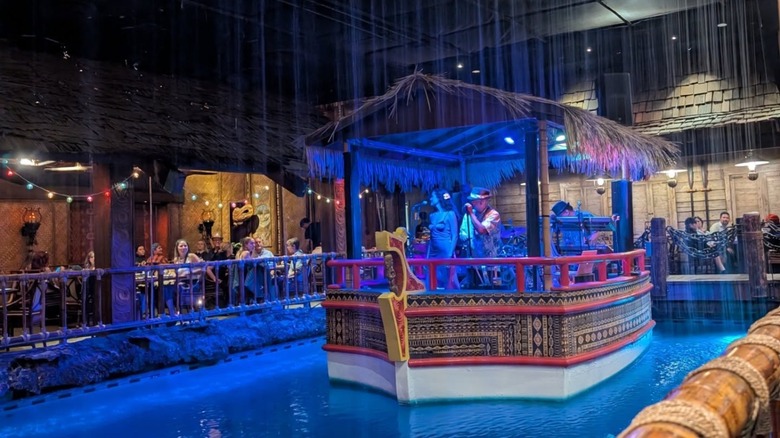 Tiki Hut in middle of pool with floating band at Tonga Room & Hurricane Bar