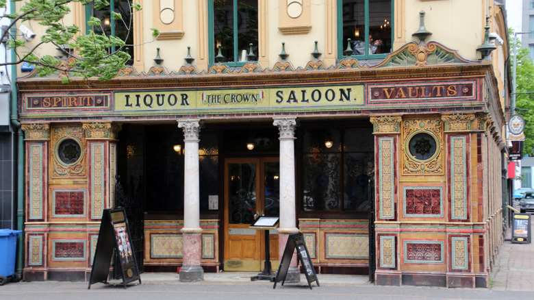 Facade of the Crown Liquor Saloon pub in Belfast