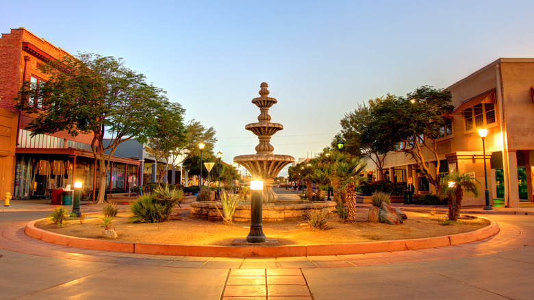 Downtown Yuma, Arizona, with a roundabout and fountain