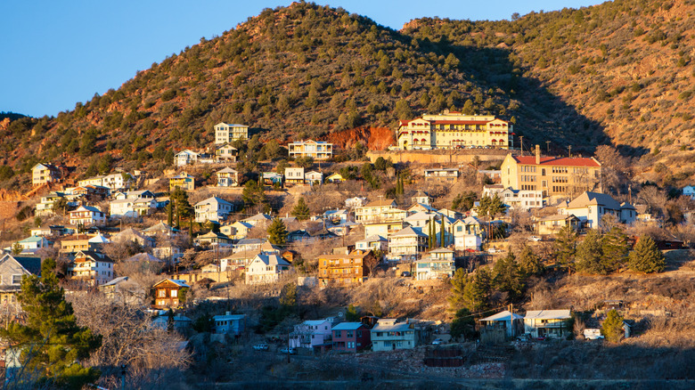 picture of hillside town of Jerome, Arizona