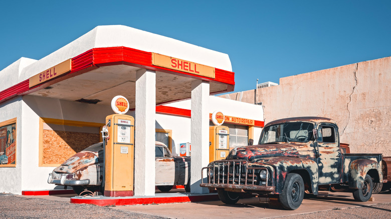 Old Shell gas station in Lowell, AZ