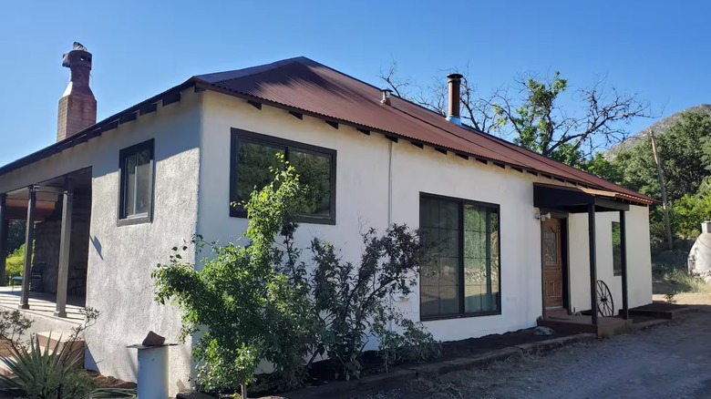 Exterior of the Colibri Vineyard House in Portal, Arizona