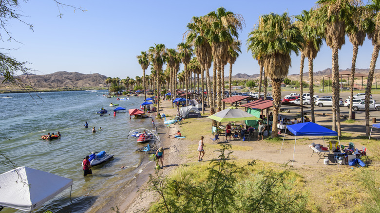 Colorado River in Bullhead City with lots of tourists on a hot summer day