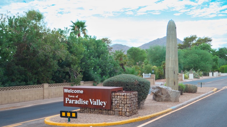 Welcome to Paradise Valley sign