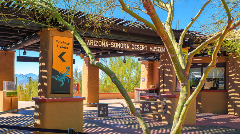 The main entrance to the Arizona-Sonora Desert Museum with signage and a ticket booth in Tucson, Arizona.