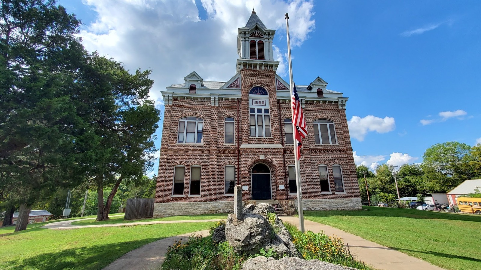 Arkansas' Free-To-Visit Preserved Historic State Park Feels Like A Time Capsule In The Ozark Gateway Region