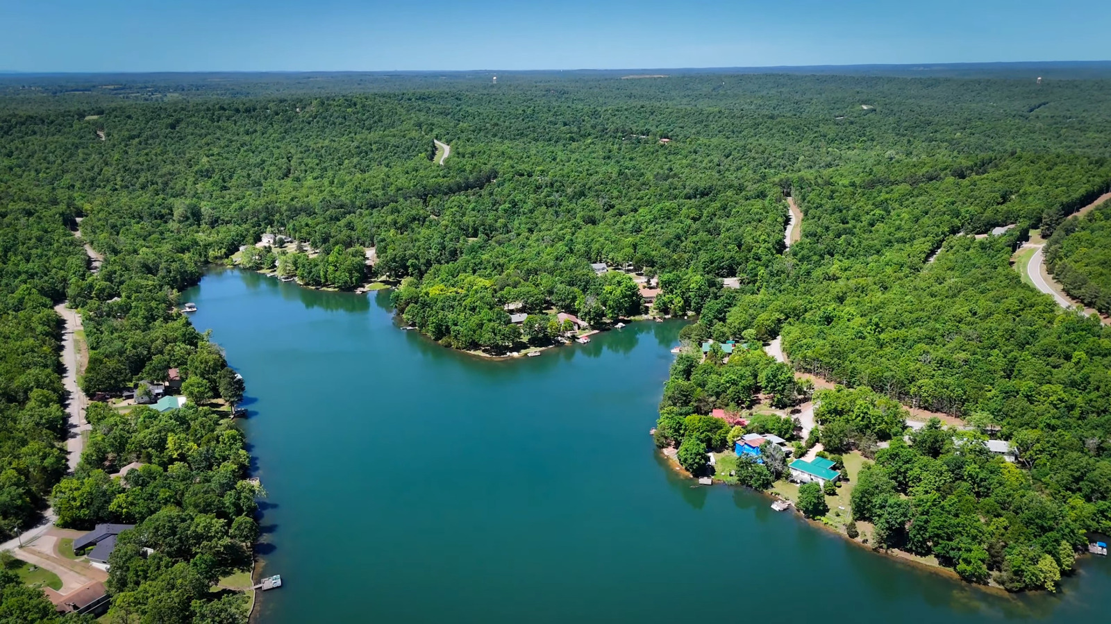 Arkansas' Perfect Village For Retirees With Seven Stunning Lakes Is A Resort-Style Haven