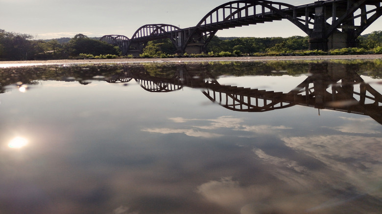 Rainbow Arch Bridge spans across White River
