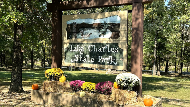 Entrance sign to Lake Charles State Park
