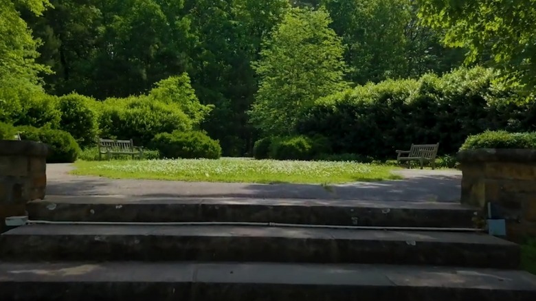 Wooden benches in Wildwood Park for the Arts