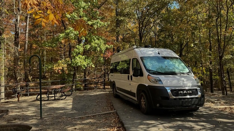 Camper van parked at Woolly Hollow State Park