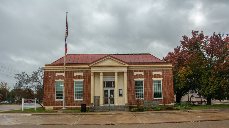 A historic building in Atlanta, Texas