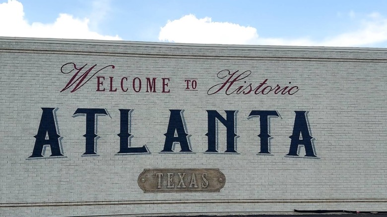 A mural in Atlanta, Texas