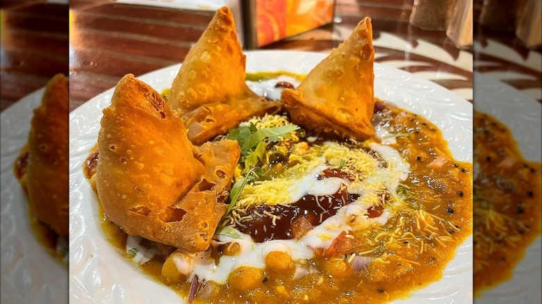 A samosa plate from Masti