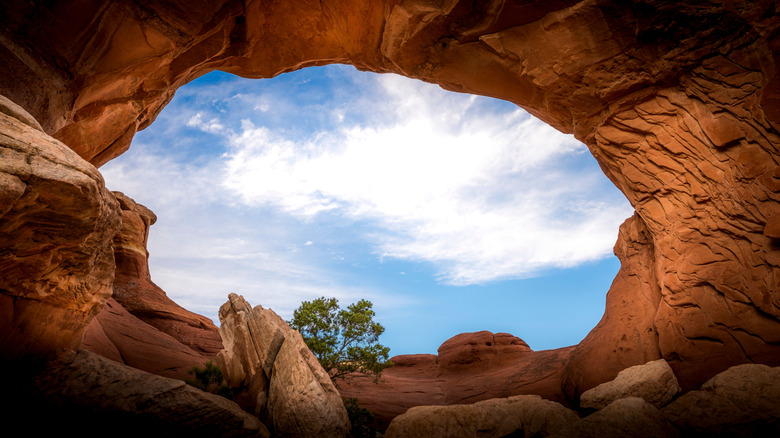 Broken Arch is a distinctive geological formation located in Arches National Park, Utah, USA.