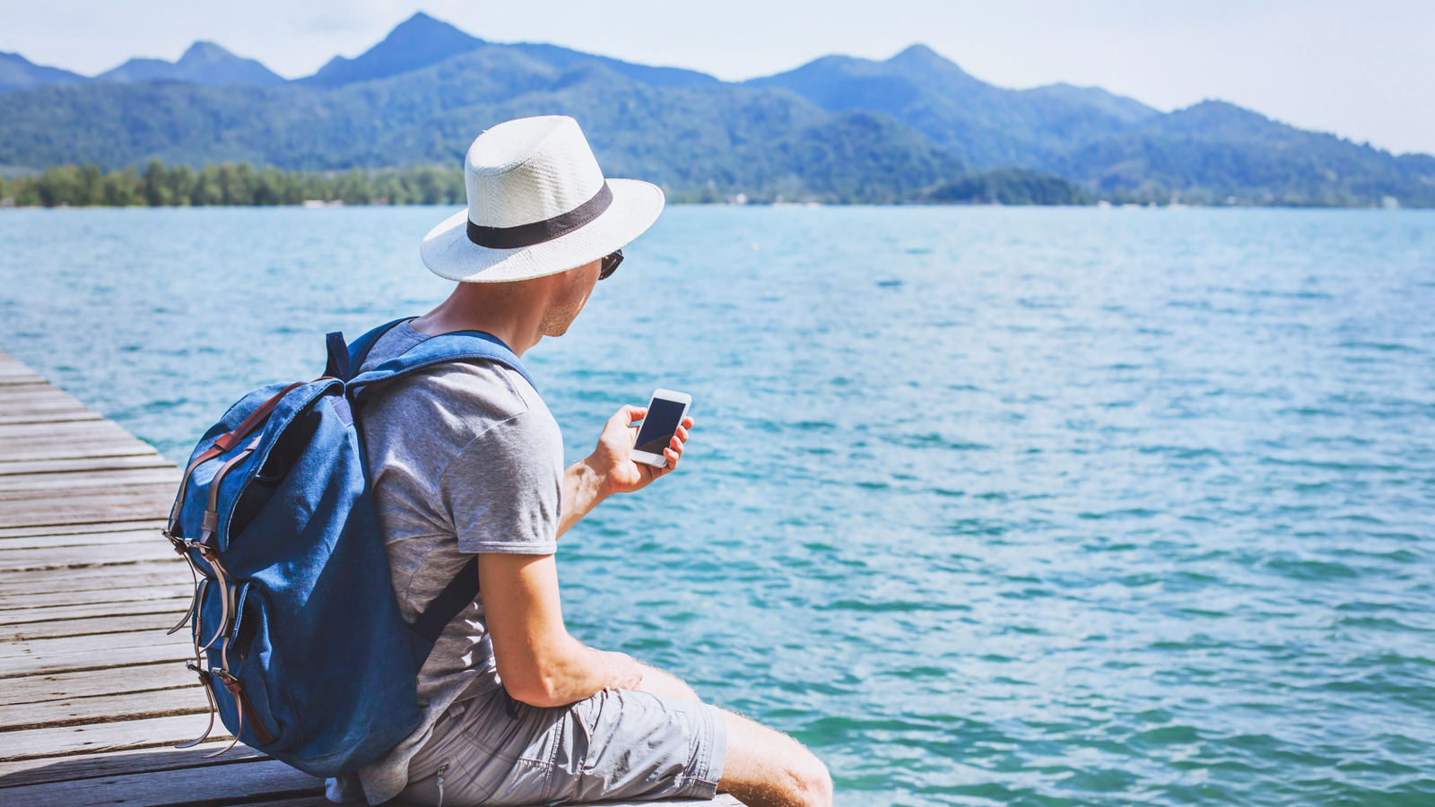 Avoid Making This One Costly Cell Phone Mistake When Traveling Abroad