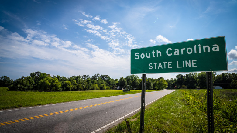 A sign for the South Carolina state line