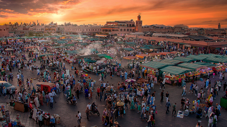 Marrakesch main market full of people at sunset