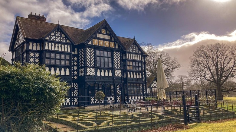 Paris House Restaurant overlooks hedges Woburn, Bedfordshire, UK