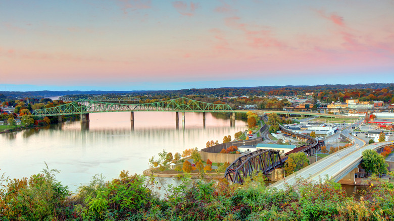 A view of the Parkersburg-Belpre bridge from afar