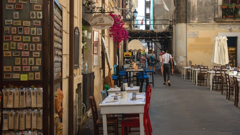 trattoria outdoor dining