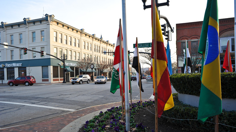 College Street and Main Street intersection in Oberlin, Ohio