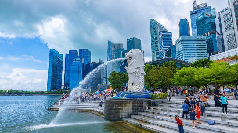 The Singapore waterfront with Merlion statue.