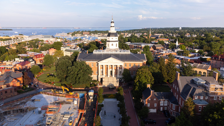 Aerial photo of the Maryland State House in downtown Annapolis Maryland during sunset