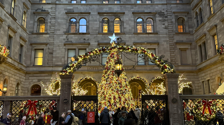 Christmas tree in front of Lotte New York Palace