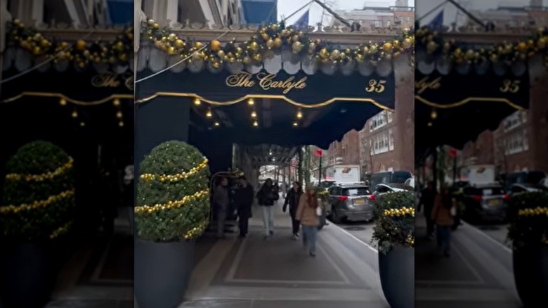 Exterior of The Carlyle during Christmastime