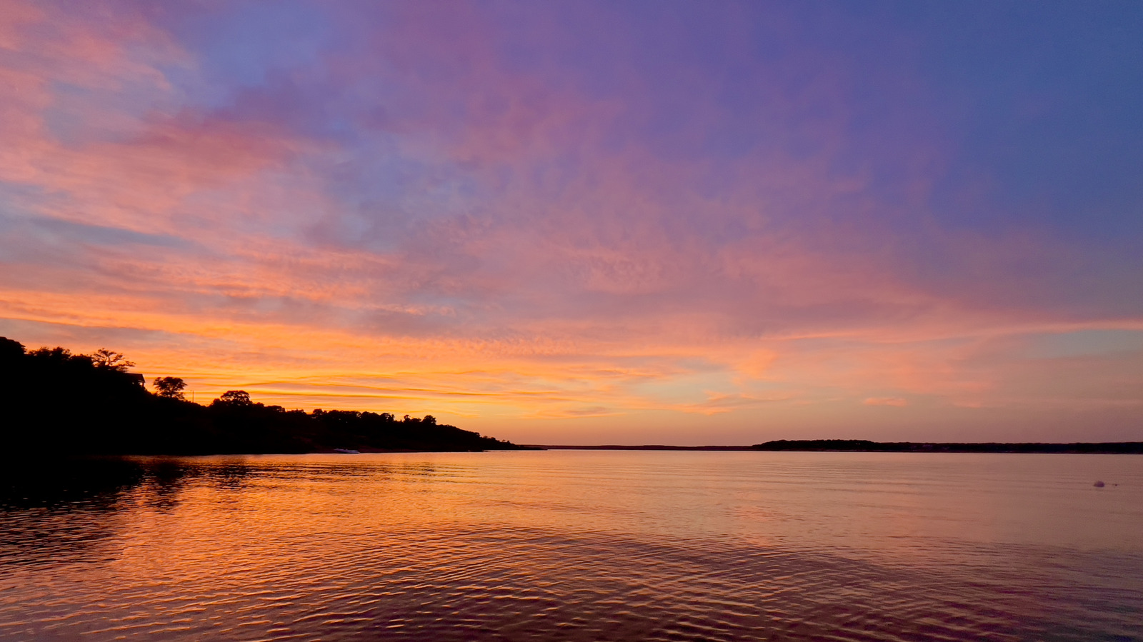 Between Austin And Waco Is Texas' Fishing And Boating Paradise Filled With Park Beauty And Lakefront Campsites