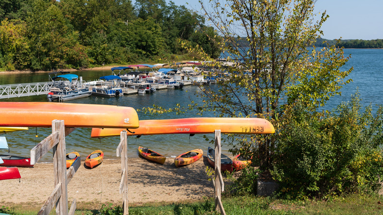 Boats, canoes, and kayaks on Lake Marburg