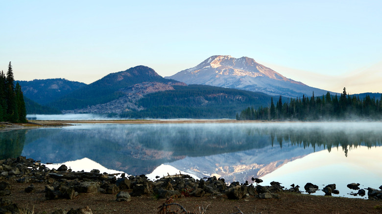 Sparks Lake near Bend, Oregon with mountains