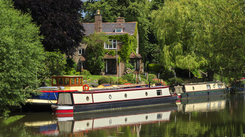 Narrowboats on the River Avon in the town of Bidford-on-Avon, Warwickshire, England