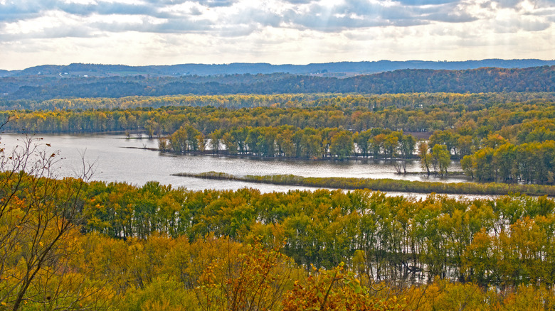 Views of the Mississippi River and fall foliage from Nelson Dewey State Park