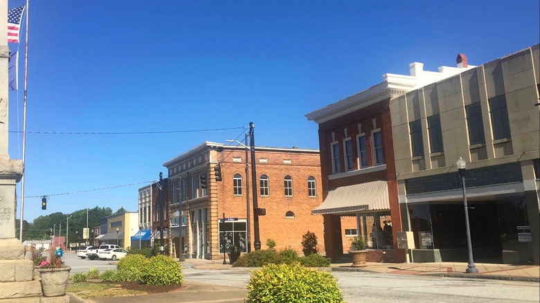 buildings in downtown Clinton, South Carolina