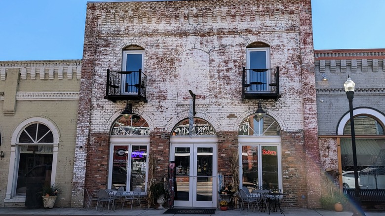 The front of Bebop's Bakery in Royston, Georgia