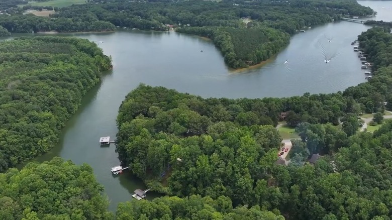 Aerial views of Estill Springs, Tenneessee, featuring a winding lake with waterfront homes and lush woodlands.