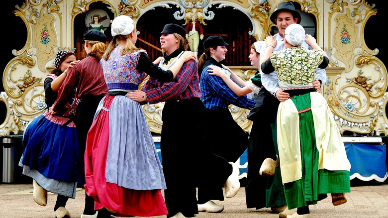 Dancers at Nelis' Dutch Village