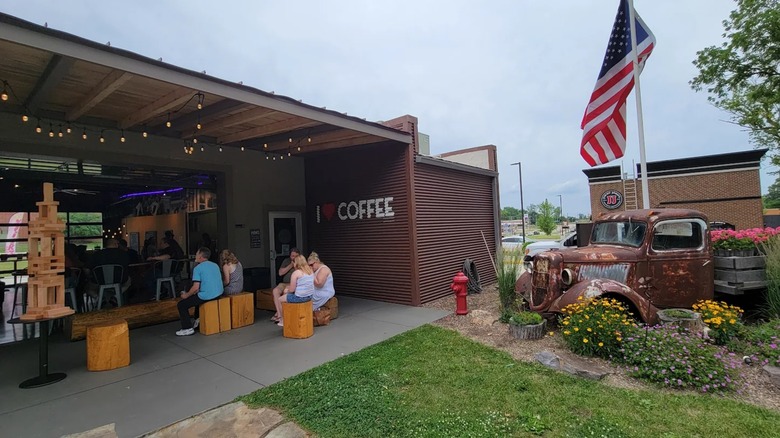 The exterior of YoYo's Coffee & Bar in Mahomet, Illinois during summertime