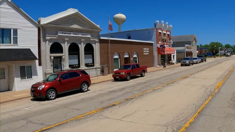 A view of downtown Kirkland, Illinois including the public library, the municipal building, and Kirkland Family Restaurant