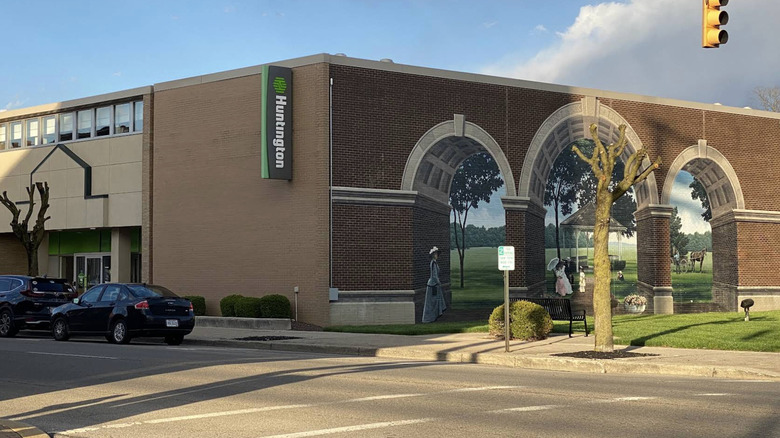 brick arches mural on the side of Huntington Bank, Franklin, Ohio