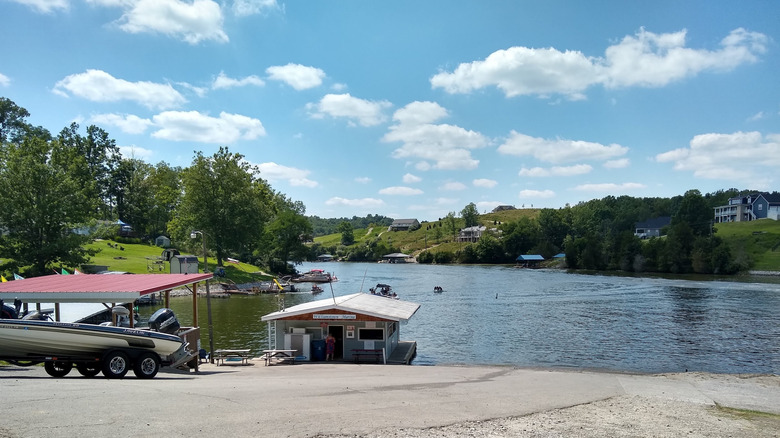 Boats on the water at Williamstown Lake in Kentucky