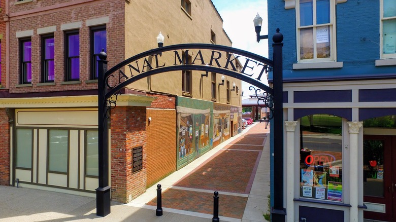 Entrance to the Canal Market District in Newark, Ohio
