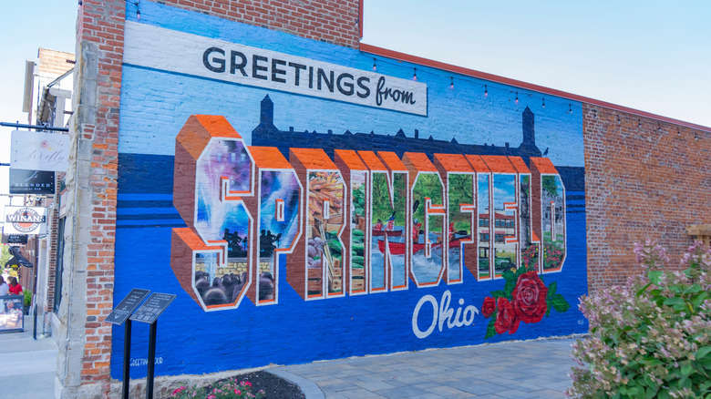 Wall mural in Springfield, Ohio, retail district.